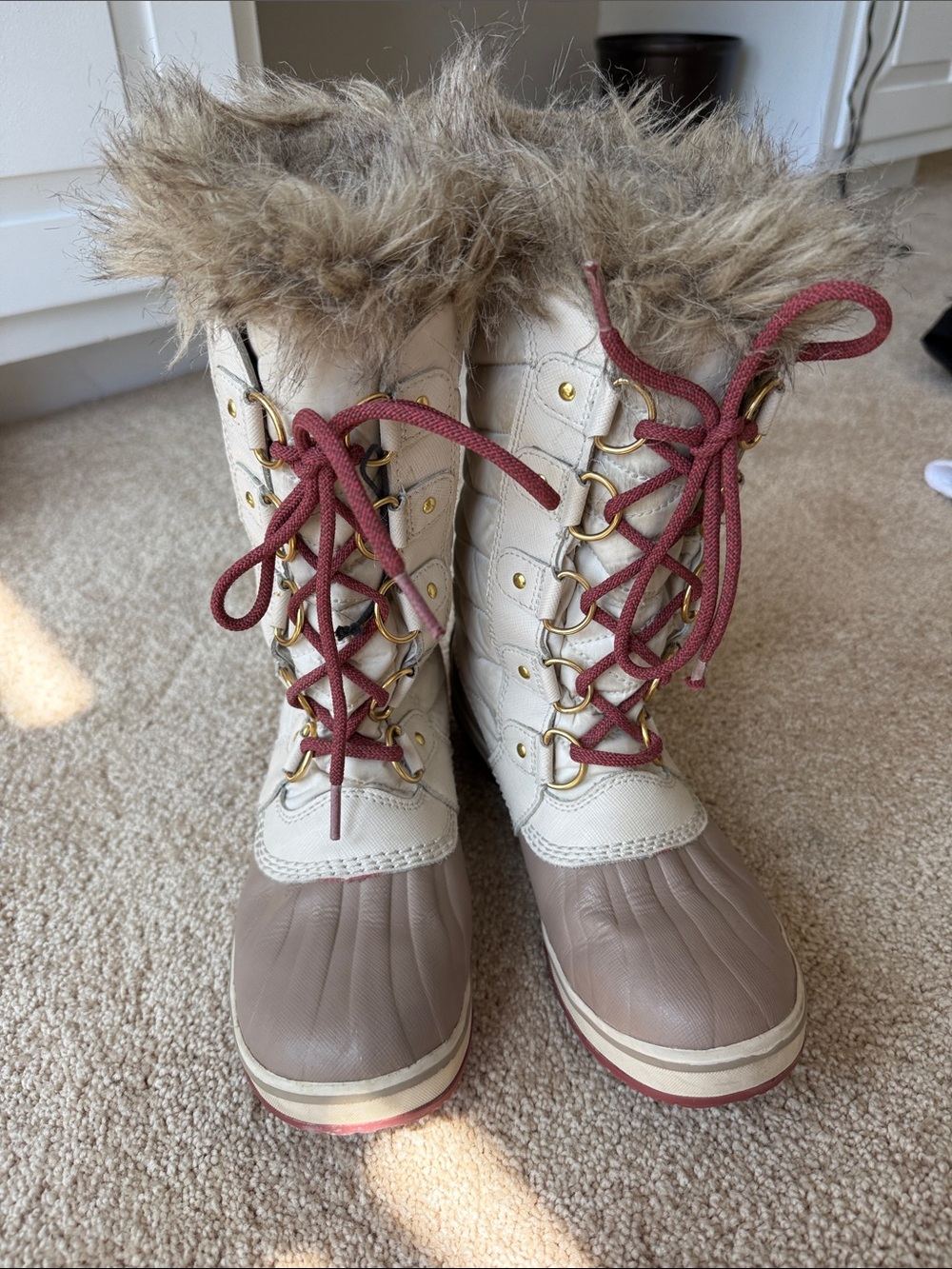 Sorel Women's Beige and Taupe Faux-Fur Lace-Up Winter Boots with Burgundy Laces